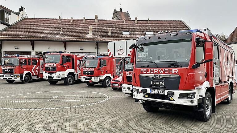 Die Stadt Bad Neustadt erhält für das neue LF20 eine Zuwendung des Landkreises Rhön-Grabfeld in Höhe von 212.301 Euro Die Stadt Bad Neustadt erhält für das neue LF20 eine Zuwendung des Landkreises Rhön-Grabfeld in Höhe von 212.301 Euro