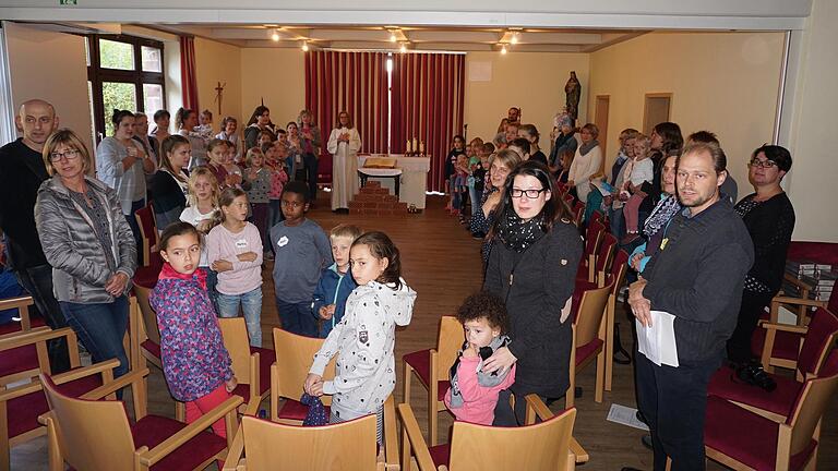 Der diesjährige ökumenische Kinderbibeltag in Bischofsheim wurde mit einem Gottesdienst mit Gemeindereferentin Evi Warnke gefeiert. Der diesjährige ökumenische Kinderbibeltag in Bischofsheim wurde mit einem Gottesdienst mit Gemeindereferentin Evi Warnke gefeiert.