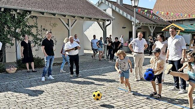 Beim Fußballdart konnten die Kinder ihre Zielgenauigkeit beweisen. - Beim Fußballdart konnten die Kinder ihre Zielgenauigkeit beweisen. Beim Fußballdart konnten die Kinder ihre Zielgenauigkeit beweisen. - Beim Fußballdart konnten die Kinder ihre Zielgenauigkeit beweisen.