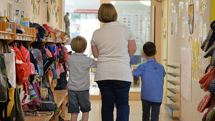 Kindergarten - Im Rahmen unserer Serie „Was würdest du tun?“ stellen wir die Leiterin einer Kindertagesstätte vor. Sie hat ihren Traumjob gefunden – wenn nicht manche Eltern das Bild etwas trüben würden. Kindergarten - Im Rahmen unserer Serie „Was würdest du tun?“ stellen wir die Leiterin einer Kindertagesstätte vor. Sie hat ihren Traumjob gefunden – wenn nicht manche Eltern das Bild etwas trüben würden.