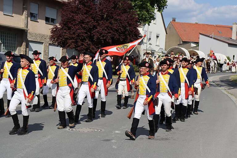 Die Geleitsoldaten des Kaufmannszugs im Anmarsch.