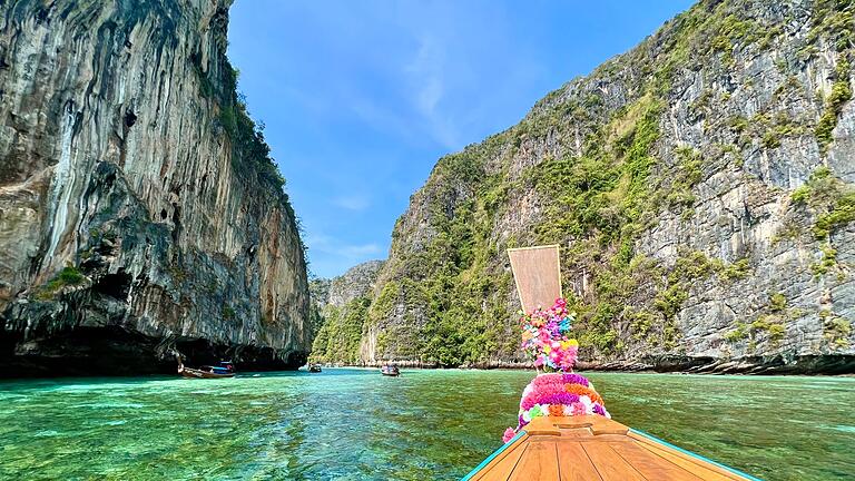 Thailand - Phi Phi Island - Auch die herrlichen Nachbarbuchten der Maya Bay werden regelmäßig geschlossen. (Archivbild) Thailand - Phi Phi Island - Auch die herrlichen Nachbarbuchten der Maya Bay werden regelmäßig geschlossen. (Archivbild)