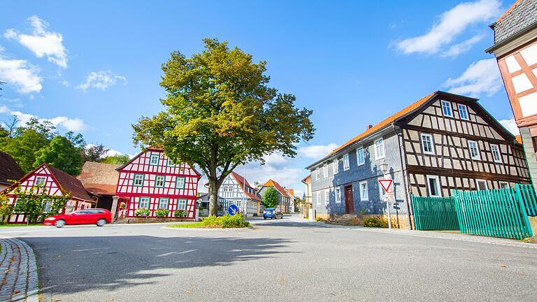 Die Dorfmitte mit den malerischen Fachwerkhäusern in Untermerzbach.