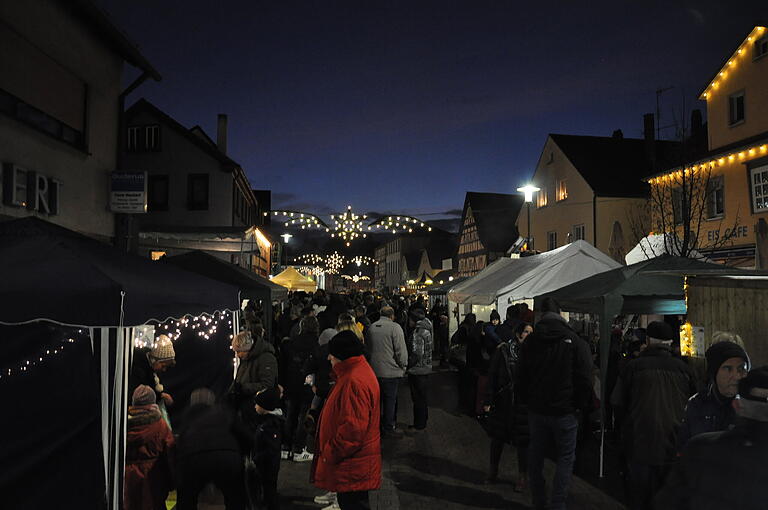 Im vergangenen Jahr war der Weihnachtsmarkt gut besucht, wie dieses Archivbild zeigt.