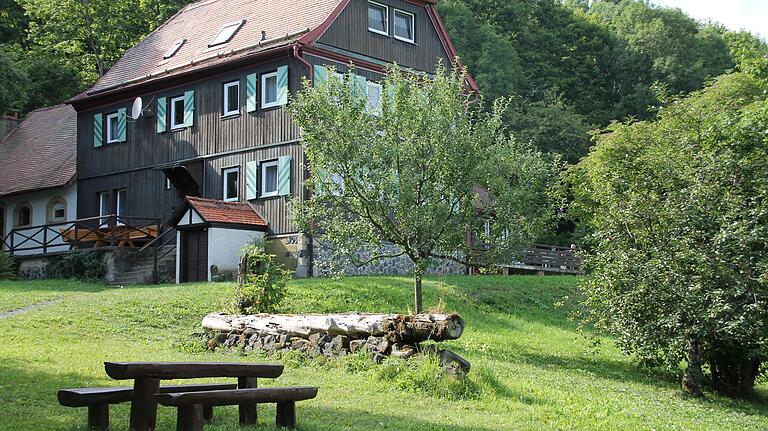 Das Alte Forsthaus, eines der beiden Häuser des Schweinfurter Rhönklubs am Gangolfsberg.