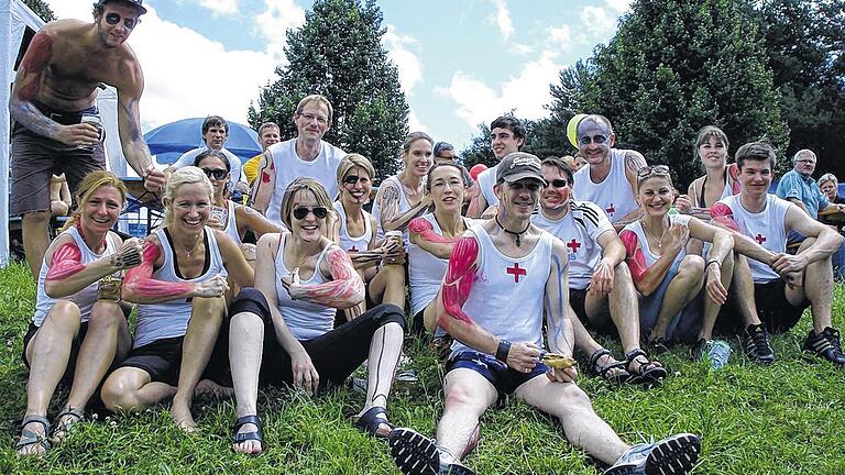 Das Team &bdquo;Juliusspital&ldquo; aus Würzburg: Bei einer Weihnachtsfeier kam dem Team die Idee, beim Drachenbootrennen mitzumachen.