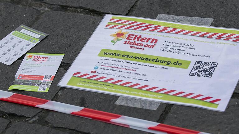 Seit September demonstriert die Initiative 'Eltern stehen auf' regelmäßig in Würzburg gegen die Corona-Politik von Bundes- und Landesregierung. Seit September demonstriert die Initiative 'Eltern stehen auf' regelmäßig in Würzburg gegen die Corona-Politik von Bundes- und Landesregierung.