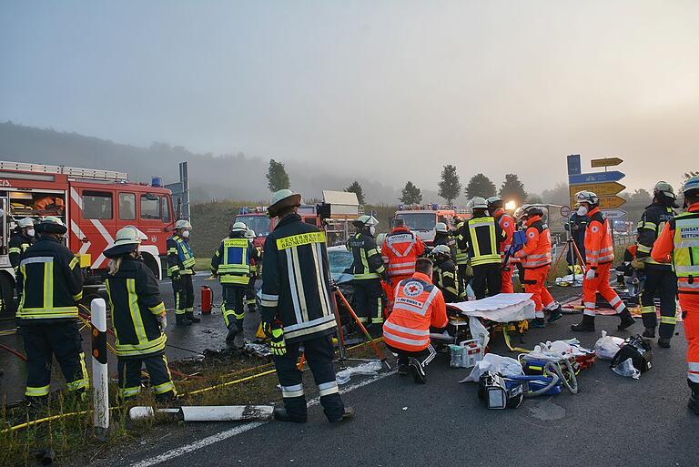 Die Unfallursache ist bislang unklar. Die Polizei hat Sachverständige hinzugezogen. Die Unfallursache ist bislang unklar. Die Polizei hat Sachverständige hinzugezogen.