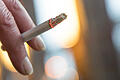 dpa_5FAC48004D244350.jpg       -  Immer mehr Jugendliche greifen zur Zigarette. Expertinnen und Experten sind deshalb besorgt.