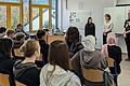 Im Gespräch mit den Jugendlichen gingen die drei Schauspielerinnen von Chapeau Claque e.V. unter anderen auf die unterschiedlichen Sequenzen, Handlungen und Rollen sowie gezeigten Diskriminierungsformen ein.