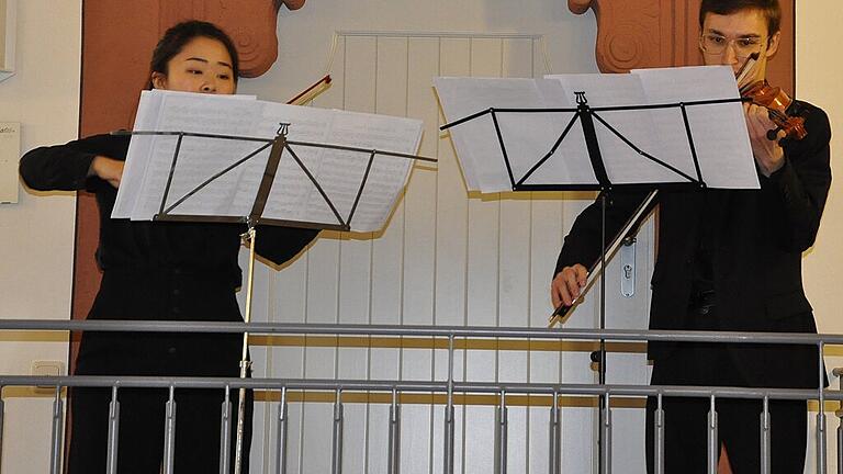 Das &bdquo;Duo Mozartino&rdquo; unterhielt die Gäste.
