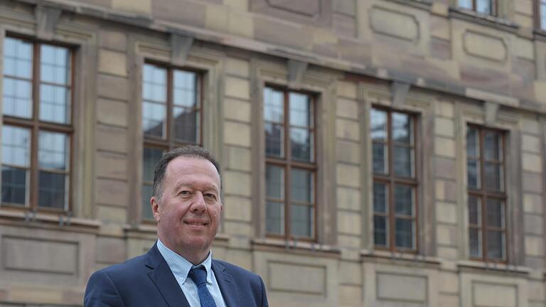 Gerhard Schneider (57), Kämmerer der Stadt, ist ab 1. März geschäftsleitender Beamter im Bad Kissinger Rathaus. Siegfried Farkas       -  Gerhard Schneider (57), Kämmerer der Stadt, ist ab 1. März geschäftsleitender Beamter im Bad Kissinger Rathaus. Siegfried Farkas