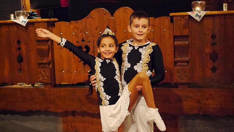 Lana und Anthony, das Mini-Tanzpaar der Karnevalsgesellschaft. - Lana und Anthony, das Mini-Tanzpaar der Karnevalsgesellschaft. Lana und Anthony, das Mini-Tanzpaar der Karnevalsgesellschaft. - Lana und Anthony, das Mini-Tanzpaar der Karnevalsgesellschaft.