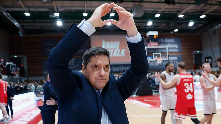 Würzburgs Cheftrainer Sasa Filipovski nach dem 97:78-Sieg gegen Bonn. Würzburgs Cheftrainer Sasa Filipovski nach dem 97:78-Sieg gegen Bonn.