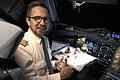 Thomas Roth im Cockpit an seinem Geburtstag. Zum Bild merkt er an: Im Glas war kein Sekt, sondern Wasser.