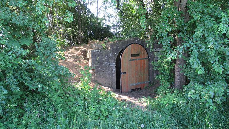 Zugang zum Dachsenkeller in Auernhofen, der im kommenden Sommer saniert wird. Zugang zum Dachsenkeller in Auernhofen, der im kommenden Sommer saniert wird.