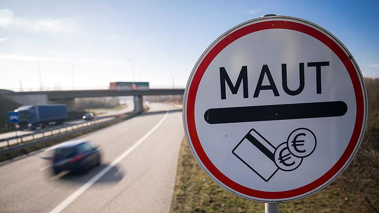 Bund verzichtet auf Klage gegen Ex-Verkehrsminister Scheuer       -  2019 scheiterten die Pkw-Maut-Pläne der damaligen Bundesregierung vor Gericht. (Illustration)