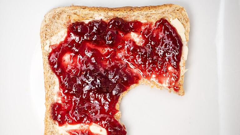 Marmeladentoast - Ein einfaches Marmeladenbrot kann die Fettverbrennung maßgeblich beeinflussen. Das konnte zumindest ein Diabetologe zeigen. Marmeladentoast - Ein einfaches Marmeladenbrot kann die Fettverbrennung maßgeblich beeinflussen. Das konnte zumindest ein Diabetologe zeigen.