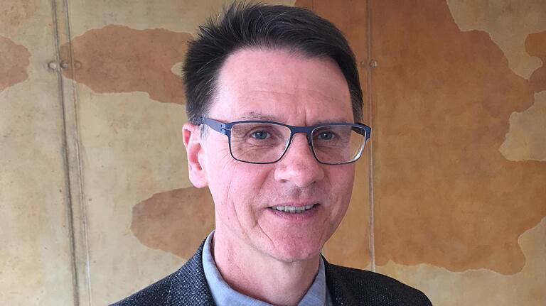 Christian Pfeiffer ist Facharzt für Allgemeinmedizin und regionaler Vorstandsbeauftragter der Kassenärztlichen Vereinigung für Unterfranken. Christian Pfeiffer ist Facharzt für Allgemeinmedizin und regionaler Vorstandsbeauftragter der Kassenärztlichen Vereinigung für Unterfranken.