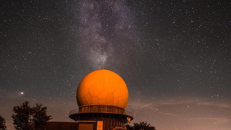 n der Rhön kann man noch einen sternenreichen Himmel erleben. Ziele im länder-übergreifenden Sternenpark Rhön sind der Schutz dieser natürlichen Nachtlandschaften sowie die Aufklärung über die schädlichen Auswirkungen von Lichtimmissionen auf Natu... - n der Rhön kann man noch einen sternenreichen Himmel erleben. Ziele im länder-übergreifenden Sternenpark Rhön sind der Schutz dieser natürlichen Nachtlandschaften sowie die Aufklärung über die schädlichen Auswirkungen von Lichtimmissionen auf Natur und Mensch. n der Rhön kann man noch einen sternenreichen Himmel erleben. Ziele im länder-übergreifenden Sternenpark Rhön sind der Schutz dieser natürlichen Nachtlandschaften sowie die Aufklärung über die schädlichen Auswirkungen von Lichtimmissionen auf Natu... - n der Rhön kann man noch einen sternenreichen Himmel erleben. Ziele im länder-übergreifenden Sternenpark Rhön sind der Schutz dieser natürlichen Nachtlandschaften sowie die Aufklärung über die schädlichen Auswirkungen von Lichtimmissionen auf Natur und Mensch.