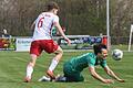 Felix Lehrmann (rechts) vom TSV Abtswind kommt im Zweikampf mit Ben Kieffer vom SSV Jahn Regensburg II zu Fall. Die Abtswinder kamen trotz Führung zur Halbzeitpause in ihrem Bayernliga-Heimspiel gegen die Zweitliga-Reserve nicht über ein für sie ärgerliches Unentschieden hinaus.