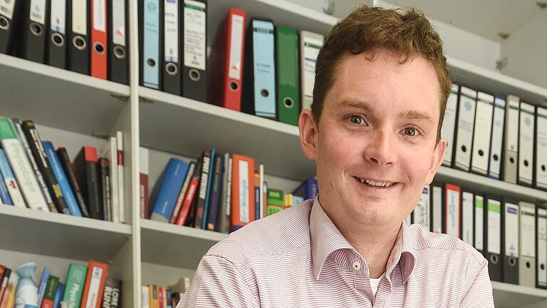 Billy Sperlich ist Professor für Sportwissenschaft an der Univerität Würzburg. Billy Sperlich ist Professor für Sportwissenschaft an der Univerität Würzburg.