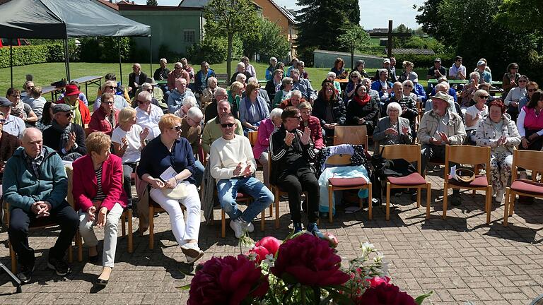 Viele Gläubige aus allen Kirchengemeinde der Nordregion waren zum Festgottesdienst gekommen. Viele Gläubige aus allen Kirchengemeinde der Nordregion waren zum Festgottesdienst gekommen.