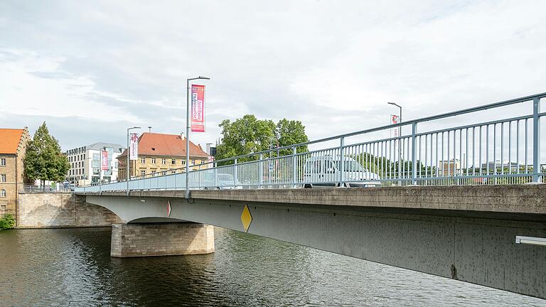 Die Maxbrücke ist in die Jahre gekommen. Ein Neubau ist geplant, um die beste Variante wird noch gerungen. Die Maxbrücke ist in die Jahre gekommen. Ein Neubau ist geplant, um die beste Variante wird noch gerungen. 