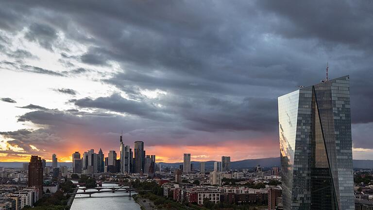 EZB in Frankfurt       -  Aufseher mahnen Banken angesichts trüber Aussichten zur Wachsamkeit (Archivbild)