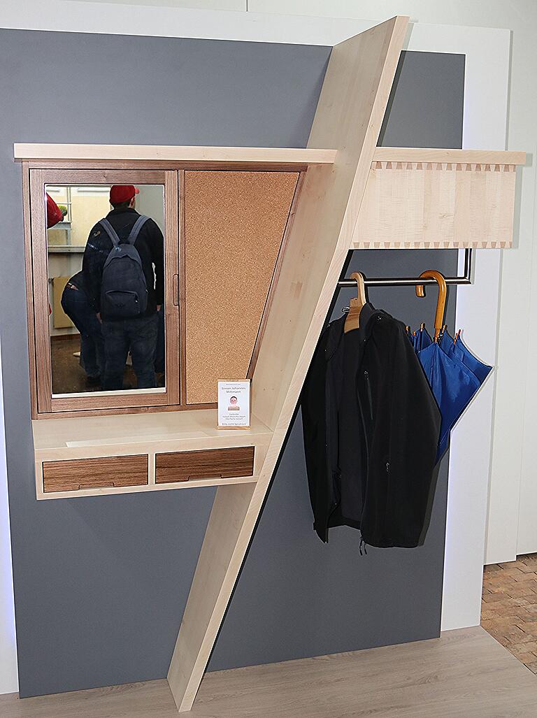Garderoben und Schränke dominierten bei den Ausstellungsstücken des 47. Meisterkurses an der Schreinermeisterschule Ebern. Garderoben und Schränke dominierten bei den Ausstellungsstücken des 47. Meisterkurses an der Schreinermeisterschule Ebern.