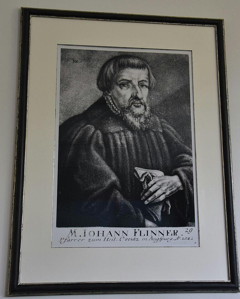 Ein Bild des Namensgebers Johannes Flinner spendete der evangelische Frauenkreis Zeil.
