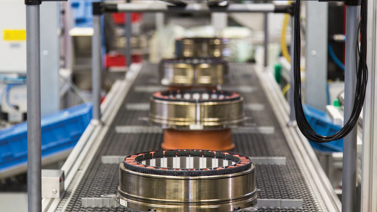 ZF Friedrichshafen 125 Jahre       -  ZF Motorentechnik