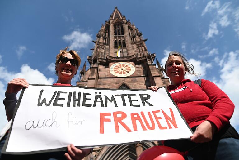 Dass Frauen Diakonninen und eines Tages auch Priesterinnen werden können, wie hier auf dem Archivfoto von 2018 gefordert, das wünscht sich auf der Katholische Frauenbund Haßfurt.