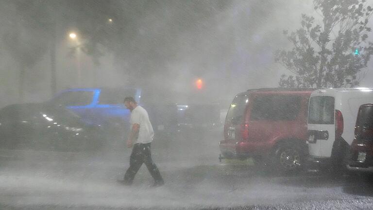 Hurrikan &bdquo;Milton&rdquo; - Florida       -  Meteorologen erwarten aber weiter heftigen Regen.