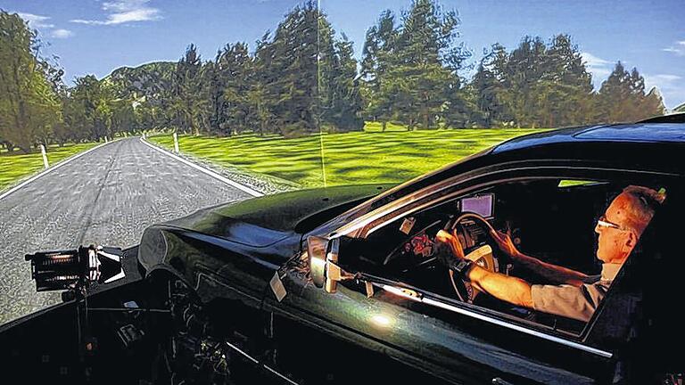 Live in der Frankenschau: Den Fahrsicherheits-Test am Simulator machte der Veitshöchheimer Horst Tittmann. Live in der Frankenschau: Den Fahrsicherheits-Test am Simulator machte der Veitshöchheimer Horst Tittmann.