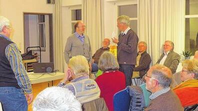 Dank für den Referenten: Thomas Schindler, 2. Vorsitzender des Historischen Vereins, dankte Reinhard Kulick (Mitte) für dessen Vortrag.