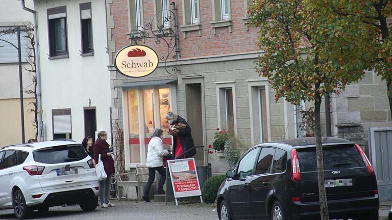 Die Bäckerei Schwab in Dingolshausen (im Bild) öffnet am Samstag, 20. November, zum letzten Mal. Betriebsinhaber Peter Schwab schließt seine Bäckerei, die auch eine Filiale in Donnersdorf hat, aus gesundheitlichen Gründen. Ab 1. Dezember 2021 übernimmt die Höreder Bäckerei beide Filialen.