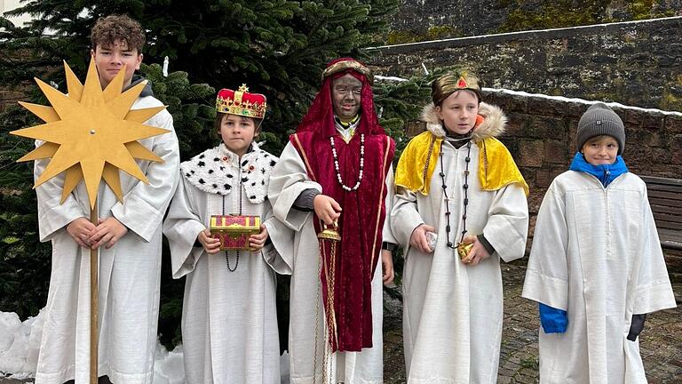 Die Sternsinger von Rengersbrunn (von links): Jonas Müller, Loki Chapellier, Ben Müller, Adrian Müller, Nils Haas.