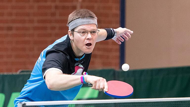 Tischtennis SB Versbach - SV SR Hohenstein/Ernstthal - „Ich habe mir nur mit den leeren Bällen schwergetan, die Krmaschek zwischendrin einstreute“, sagte Versbachs Routinier Daniel Geist nach der Partie gegen den Spitzenreiter aus Hohenstein-Ernstthal. Tischtennis SB Versbach - SV SR Hohenstein/Ernstthal - „Ich habe mir nur mit den leeren Bällen schwergetan, die Krmaschek zwischendrin einstreute“, sagte Versbachs Routinier Daniel Geist nach der Partie gegen den Spitzenreiter aus Hohenstein-Ernstthal.