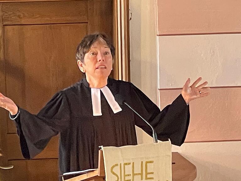Margot Käßmann sprach in der Michelriether Kirche zu den Gläubigen.