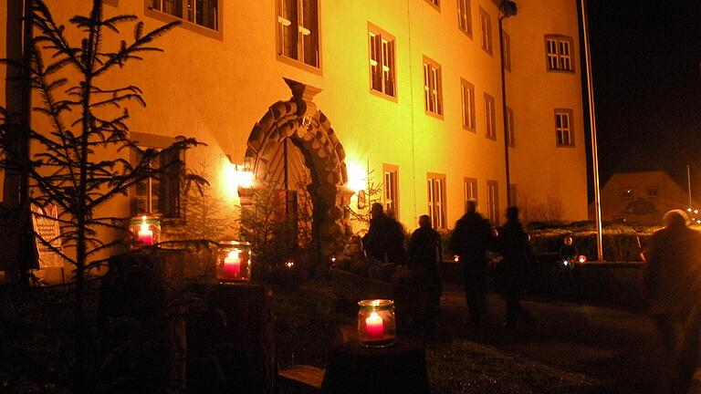 Winterzauber im Schlosshof Oberschwarzach.