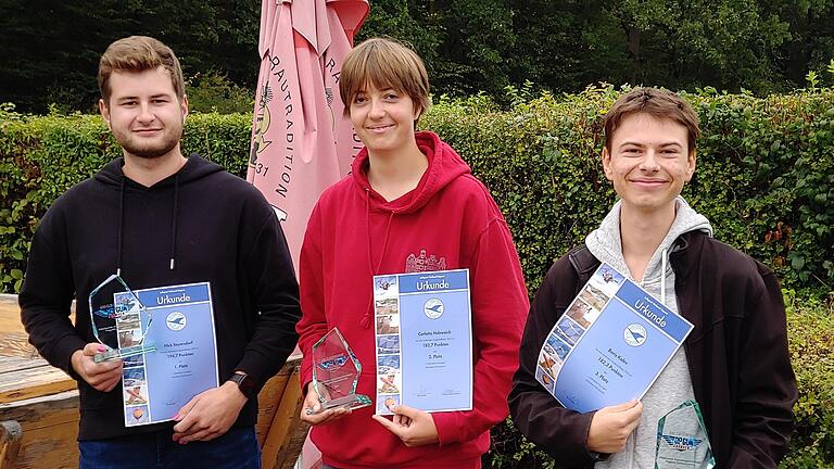 Die drei Sieger des fränkischen Jugend-Vergleichsfliegens (von links): Nick Beyersdorf, Carlotta Helmreich, Boris Kolev.