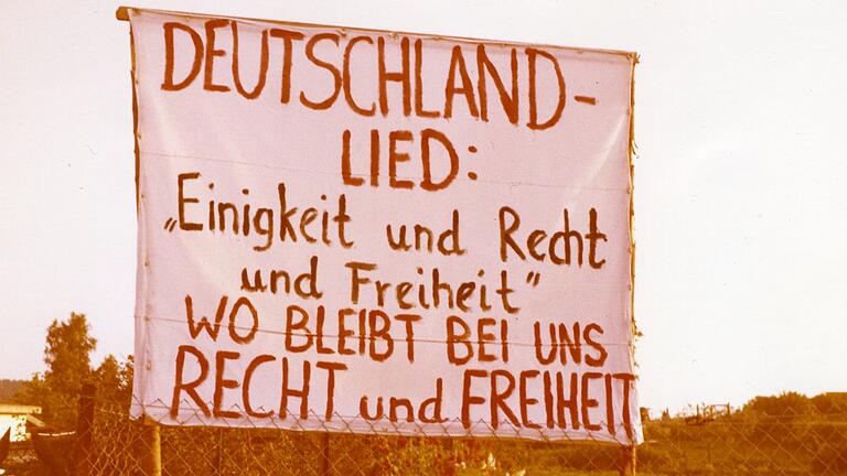 1978 suchte Ermershausen die Demokratie. Der jahrelange Widerstand gegen die Zwangseingemeindung nach Maroldsweisach brachte den Haßberglern den Beinamen 'Rebellendorf'.