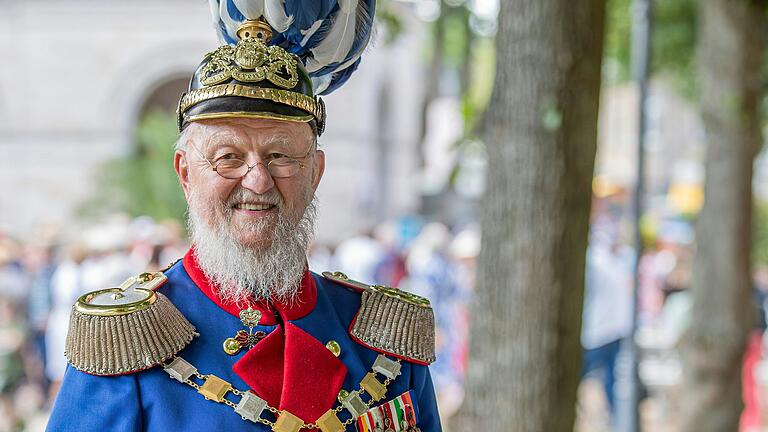 Von 1973 bis 2024 stellte Peter Krug historische Persönlichkeiten beim Rakoczy-Fest in Bad Kissingen dar. Gesundheitsbedingt hört er mit 78 Jahren jetzt auf.