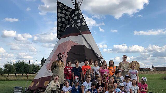 Ferienspaß: Ein Tag im Leben der Plains-Indianer Ferienspaß: Ein Tag im Leben der Plains-Indianer