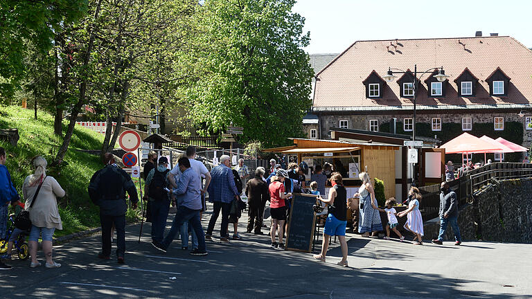 Lange Warteschlangen gab es am Vatertag am Kloster Kreuzberg.