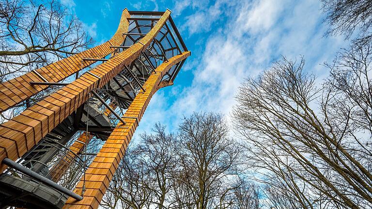 Der Neubau des Aussichtsturms am Zabelstein, ein Vorbild für einen Turm am Kessler Field?