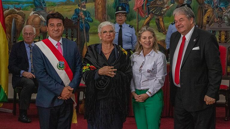 Seit 2022 besteht die kommunale Klimapartnerschaft zwischen Schweinfurt und Tarija in Bolivien. Vor einigen Wochen war eine Schweinfurter Delegation in Bolivien. Auf dem Bild (von links) Tarijas Bürgermeister Johnny Marcel Torres Terzo, Schweinfurts Bürgermeisterin Sorya Lippert, Stadträtin Lorena Terzo und Sekretär für Umweltschutz, Paul Castellanos Maella.