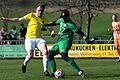 Egenhausens Patrick Bonengel (links) stürmt auf SVS-Keeper Matthias Schaar zu.