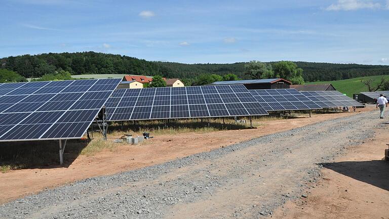 Der Solarpark Saarhof liefert auf einer Fläche von 11 Hektar 14 Megawattstunden Strom.